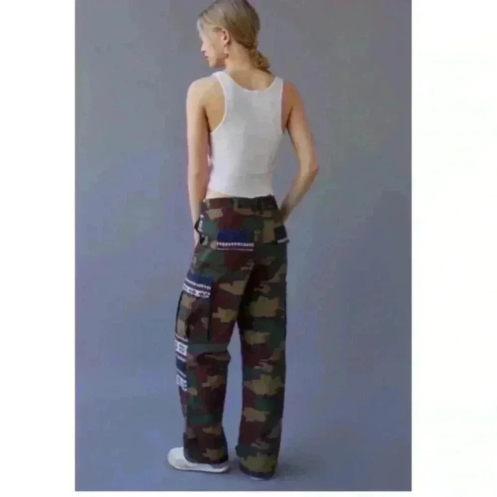 Urban outfitters cargo camo moutainer pant size 2 - Picture 3 of 6